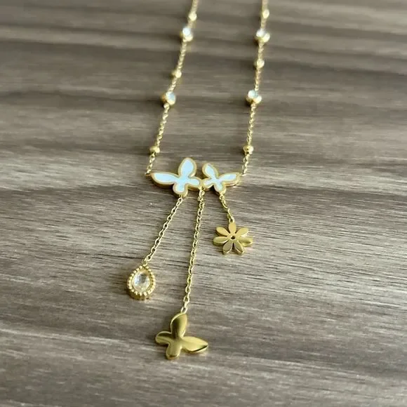 Gold Butterfly Necklace Q456 - Picture 2 of 6